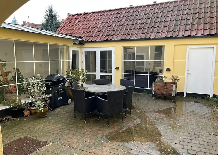 Charming Townhouse With Its Own Courtyurd