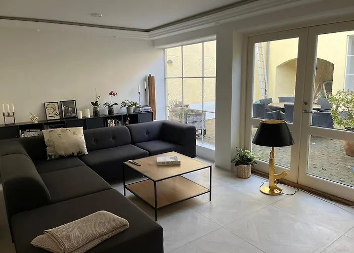 Charming Townhouse With Its Own Courtyurd